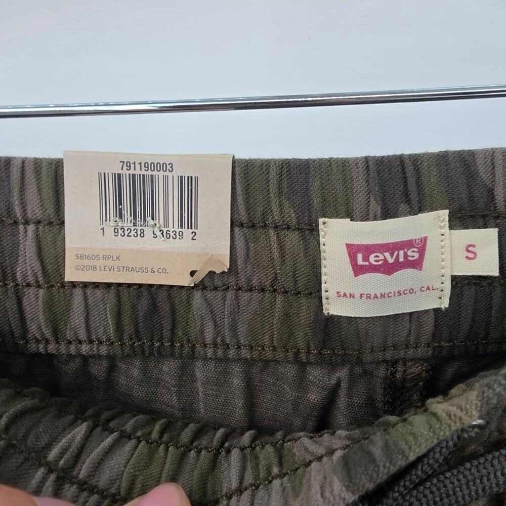 New NWT Levi's Jet Set Taper Fit Camo Pants Size Small - Picture 6 of 12